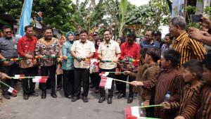 Bupati-Nganjuk-resmikan-Jalan-desa-ngluyu.jpg