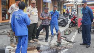 Cek-hydrant-Kota-Kediri.jpg