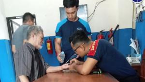 Damkar-Kediri-to-long-lepaskan-cincin.jpg