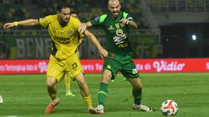 Gelandang-Persebaya-Milos-Raickovic.jpg