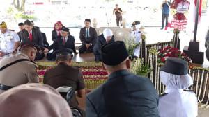 Gubernur-Khofifah-ziarah-ke-makam-BK.jpg