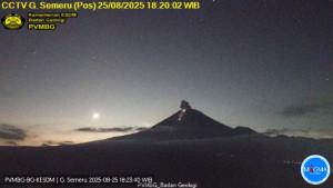 Gunung-Semeru-keluarkan-lava-pijar.jpg