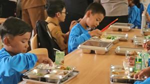 Ilustrasi-makan-siang-gratis-siswa-trenggalek.jpg