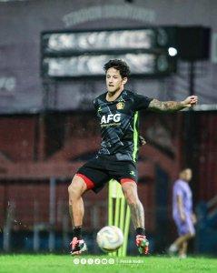 Irfan-Bachdim-pemain-Persik-Kediri-saat-sesi-latihan-tim-bersama-di-Stadion-Brawijaya-Kediri.jpg
