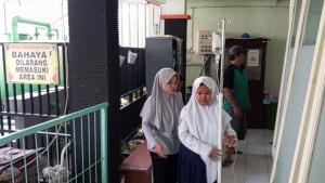 Jelang-infus-korban-keracunan-MBG-tulungagung.jpg