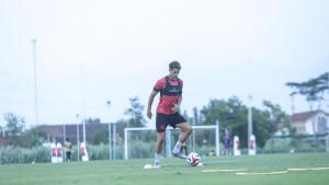 Jose-Enrique-pemain-persik-Kediri-Latihan.jpg