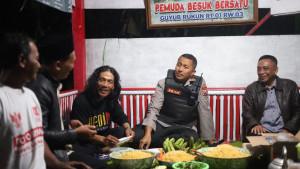 Kapolres-Kediri-Bram-cangkruk-Bareng-warga.jpg