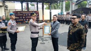 Kapolres-tulungagung-beri-penghargaan.jpg