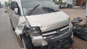 Kondisi-mobil-APV-usai-tabrakan-di-wates-kediri.jpg