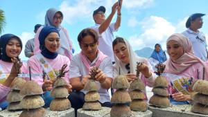 Mochamad-Nur-Arifin-bersama-Ketua-TP-PKK.jpg
