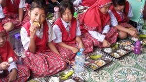 Para-siswa-di-SDN-03-Rejoagung.jpg