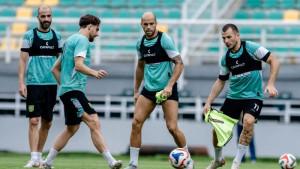 Pemain-Persebaya-Jalani-training-jelang-Lawan-semen-Padang.jpg