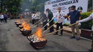 Pemusnahan-barang-kena-cukai-ilegal-trenggalek.jpg
