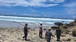 Pencarian-wisatawan-kena-ombak-di-Pantai-Modangan-Malang.jpg