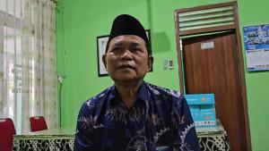 Plt-kepala-SMAN-1-Kampak.jpg