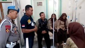Polisi-mengambil-sampel-minuman-yang-membuat-siswa-MTSN-4-Tulungagung-Sabtu-1692023.jpg