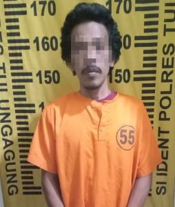 Tersangka-pencurian-dan-penggelapan-di-Polsek-tulungagung.jpg
