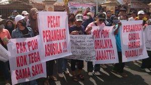demo-perangkat-desa-asusila-di-gesikan-tulungagung.jpg