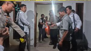 fOto-lagi-olah-TKP-pembunuhan-ortu-di-Pulung-ponorogo.jpg
