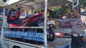 kecelakaan-motor-di-jalur-blitar-kediri-kemarin.jpg