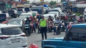 lalu-lintas-simpang-tiga-mengkreng-kediri-hari-ini.jpg