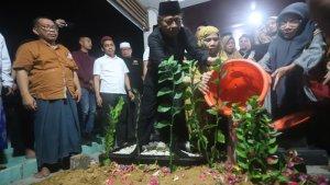 pemakaman-ibu-mahfud-md.jpg