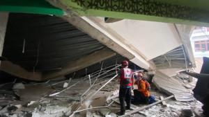petugas-evakuasi-di-Ponpes-Ambruk-Sidoarjo.jpg
