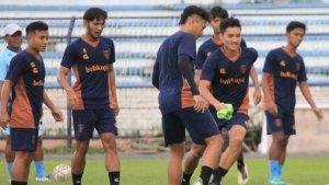 uji-coba-persela-vs-borneo-fc.jpg