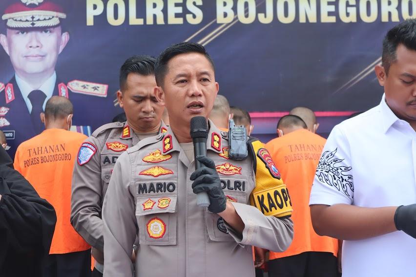 AKBP-Mario-Prahatinto-Kapolres-Bojonegoro.jpg