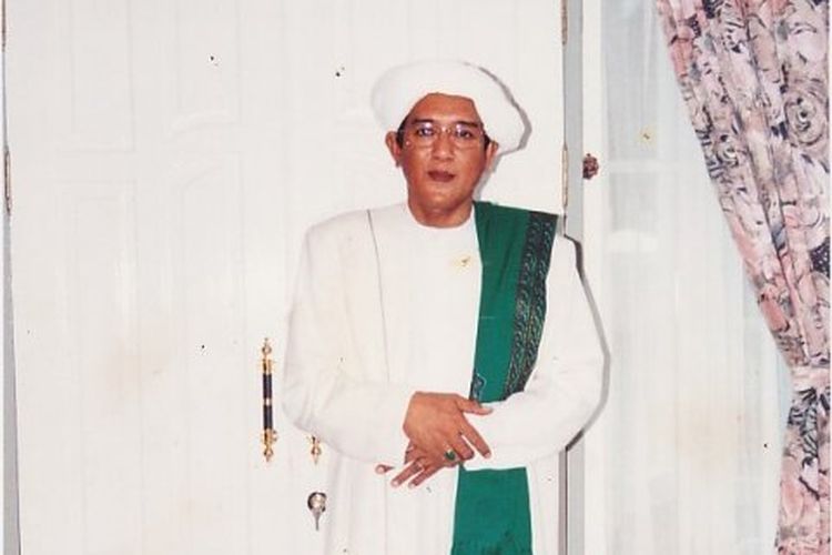 Abah-Guru-Sekumpul-atau-Muhammad-Zaini-bin-Abdul-Ghani-Al-Banjari.jpg