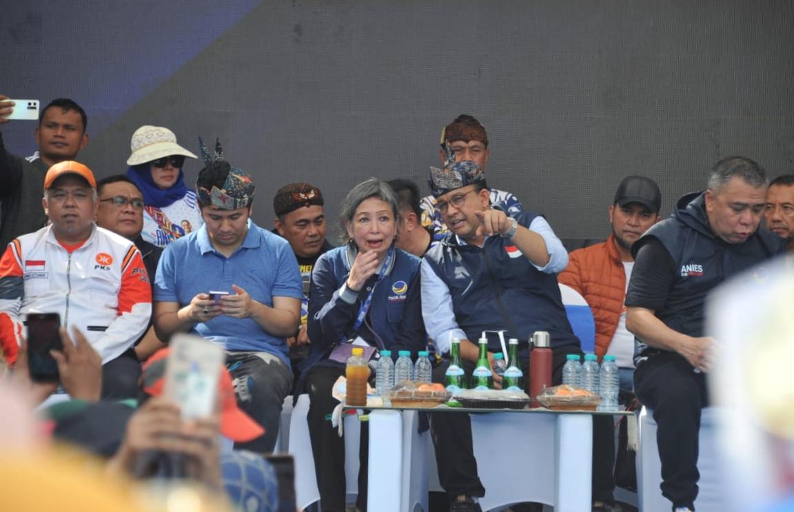 Anies Baswedan Mengakhiri Rangkaian Kegiatan di Jawa Timur dengan Jalan Sehat dan Penanaman Pohon