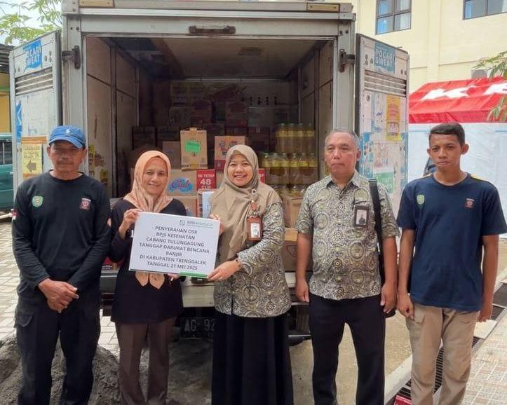 BPJS-Kesehatan-Tulungagung-salurkan-bantuan-untuk-korban-tanah-longsor-Trenggalek.jpg