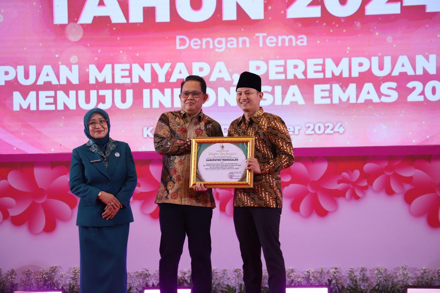 Berkat-kepimpinan-Mas-Ipi-Pemkab-Trenggalek-meraih-penghargaan-dari-Gubernur.jpg