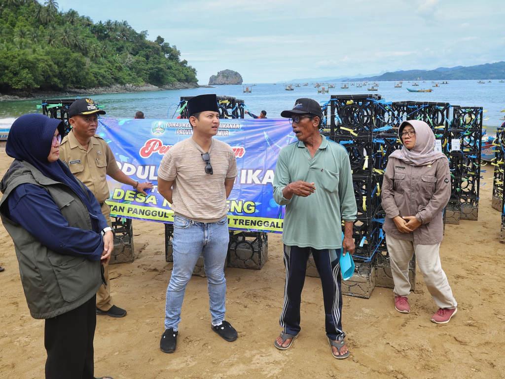 Bupati-Ipin-di-Pantai-Jokerto-trenggalek.jpg