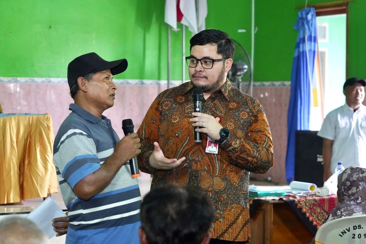 Bupati-mas-dhito-Serahkan-Sertifikat-tanah.jpg