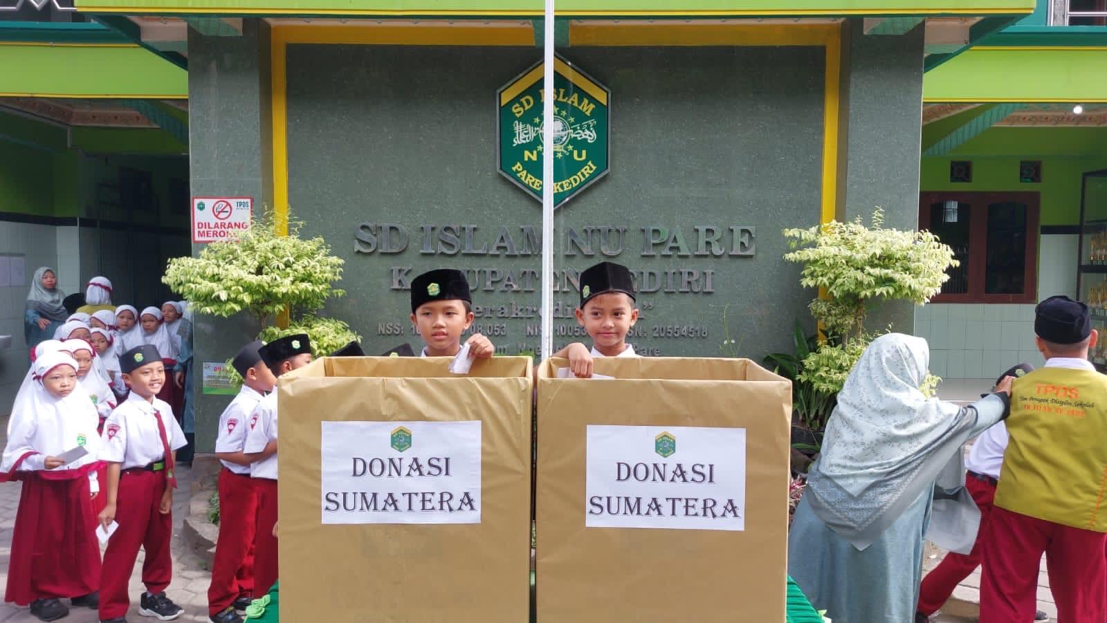 Donasi-bencana-alam-siswa-SD-NU-Pare-Kediri.jpg