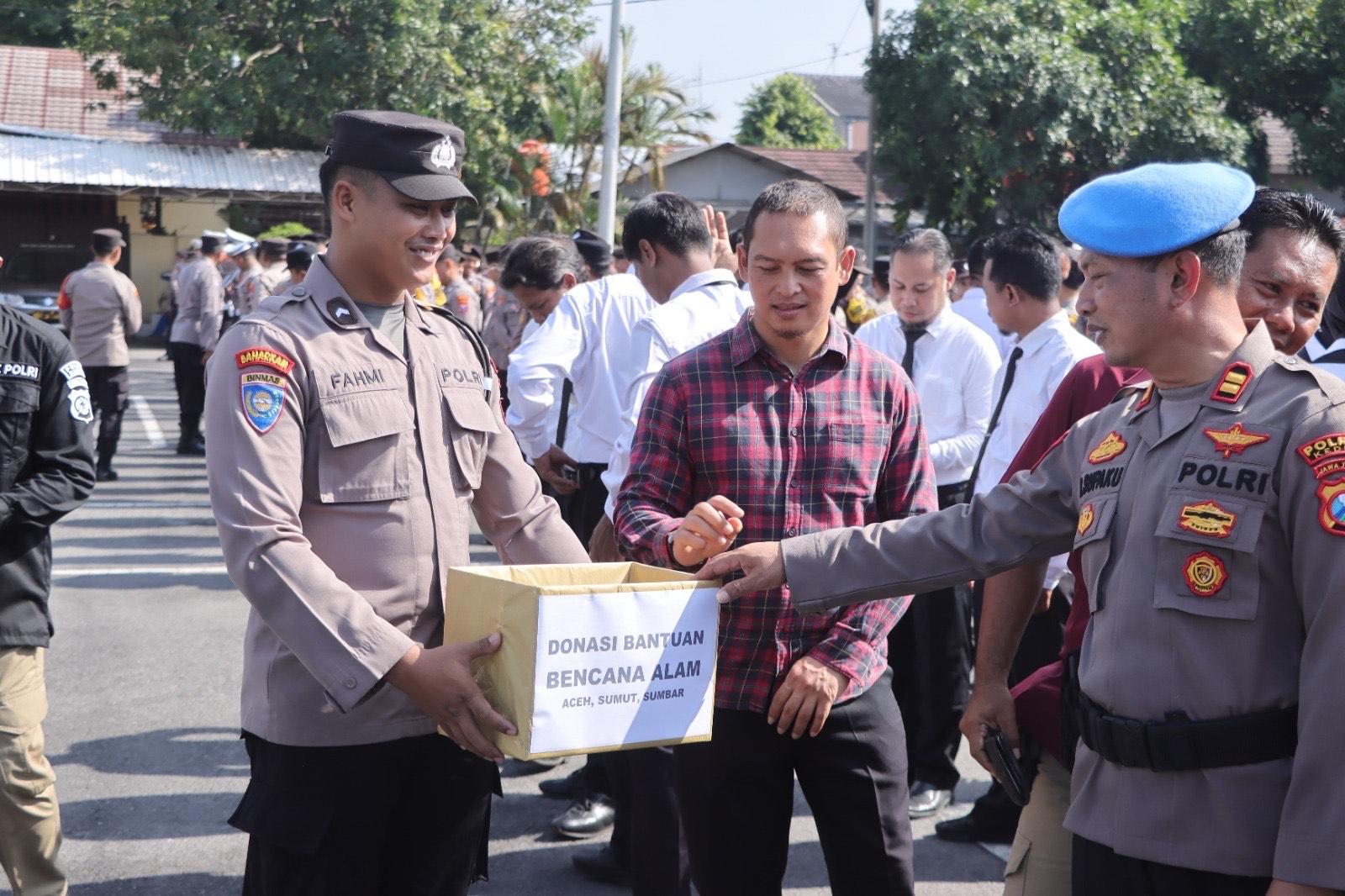 Donasi-polres-Kediri-untuk-bencana-sumatera.jpg