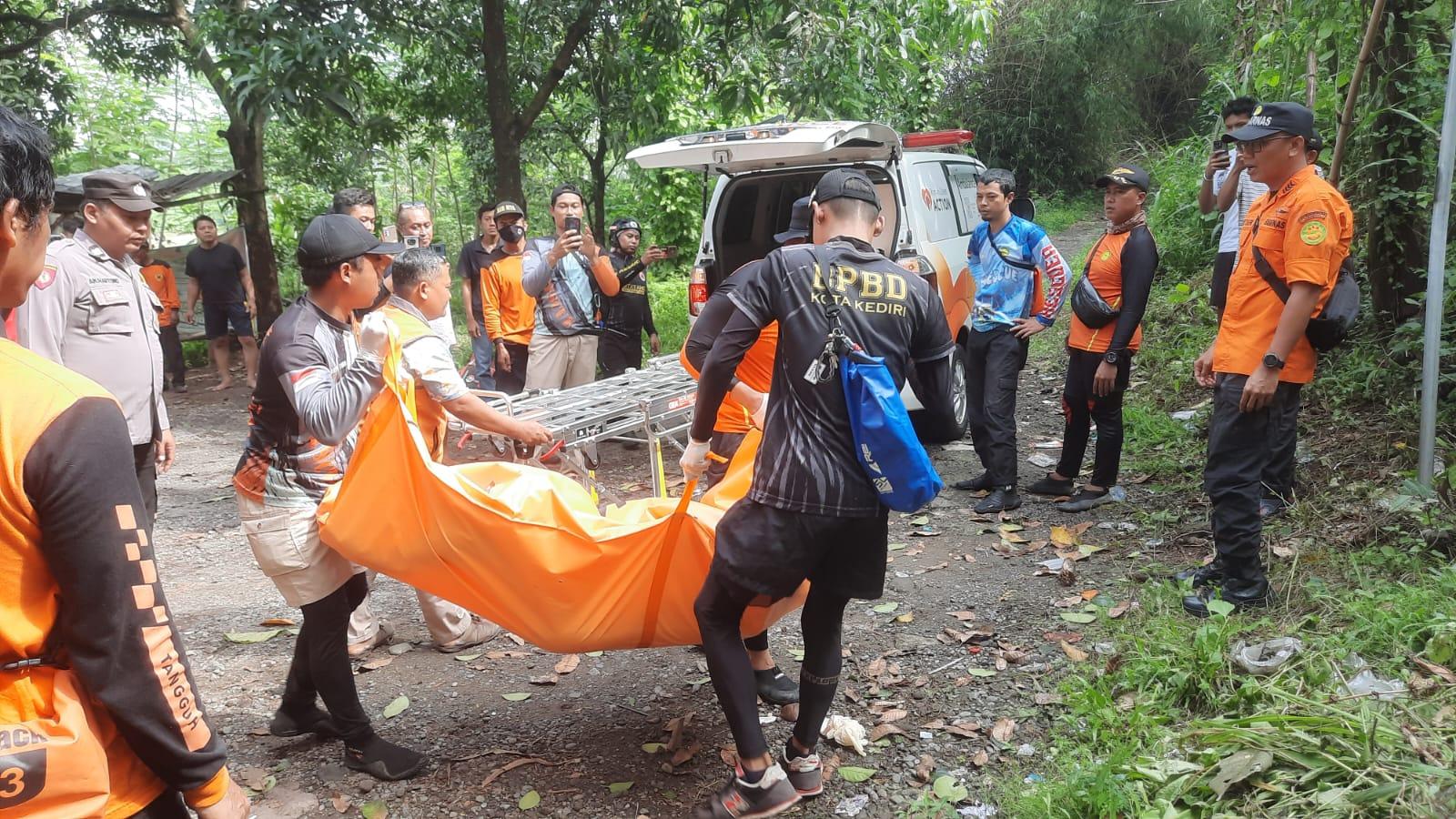 Evakuasi-jasad-di-purwoasri.jpg
