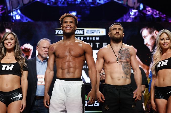 Jadwal-Tinju-Dunia-Devin-Haney-vs-Vasyl-Lomachenko-kanan-menjelang-sesi-timbang-badan.jpg