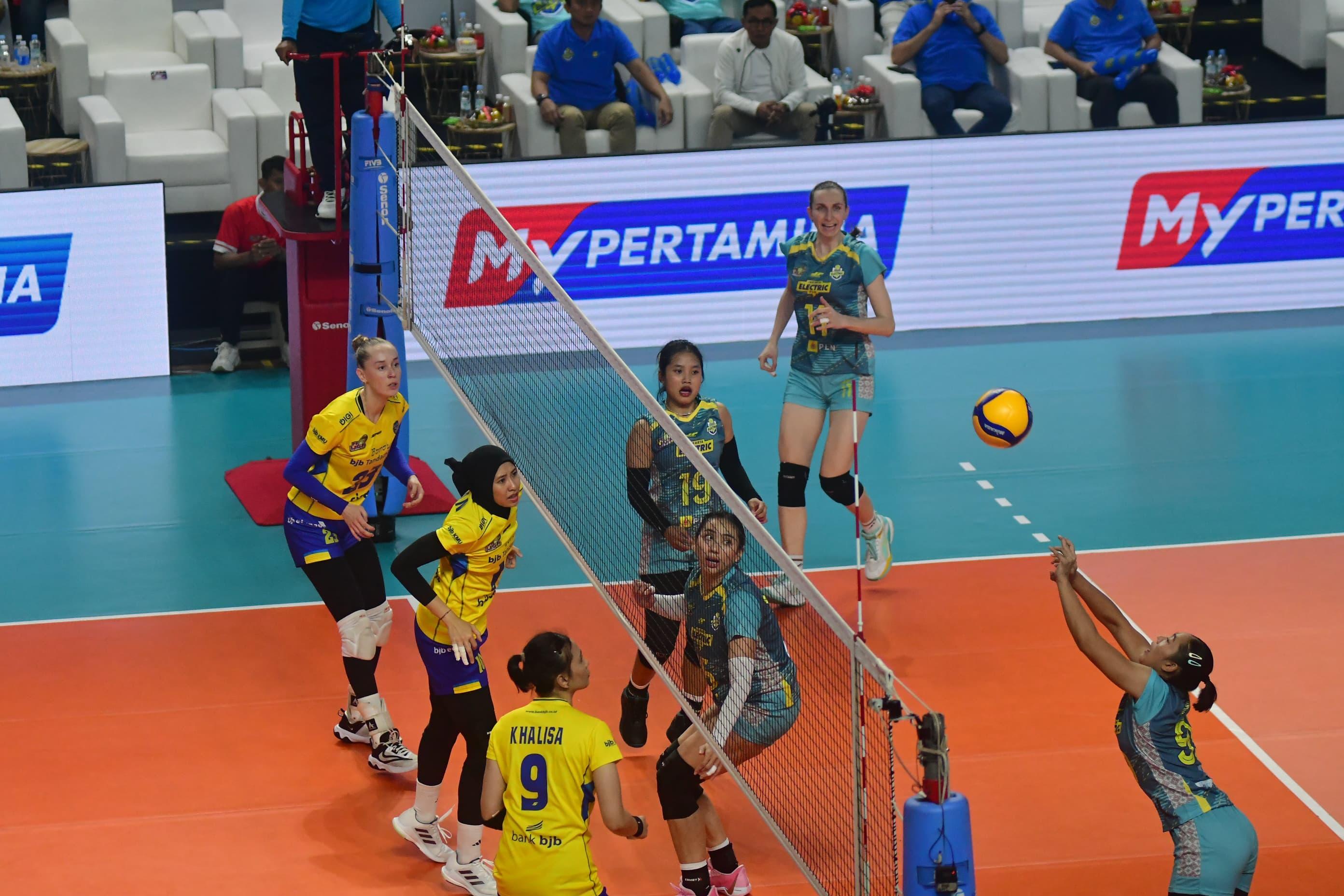Jakarta-Electric-PLN-vs-Bandung-BJB-Tandamata-di-Proliga-2024-seri-Malang-di-GOR-Ken-Arok.jpg