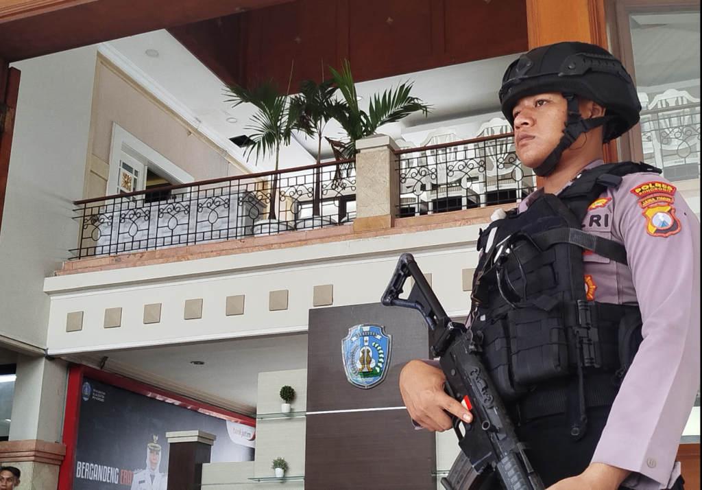 Kantor-bupati-Ponorogo-dijaga-ketat.jpg