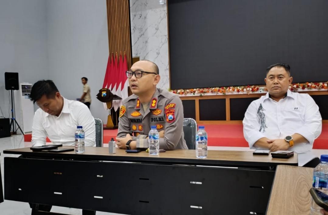 Kapolres-Blitar-AKBP-Rivanda-tengah-Jumat-562026.jpg