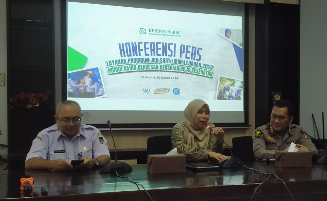Kepala-BPJS-Kesehatan-Cabang-Kediri-Tutus-Novita-Dewi-tengah-Rabu-2032024.jpg