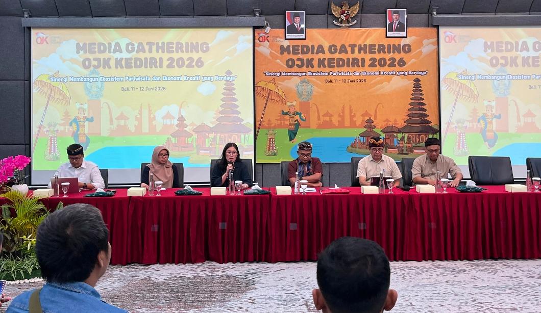 Kepala-Otoritas-Jasa-Keuangan-Kediri-Kamis-1162026.jpg