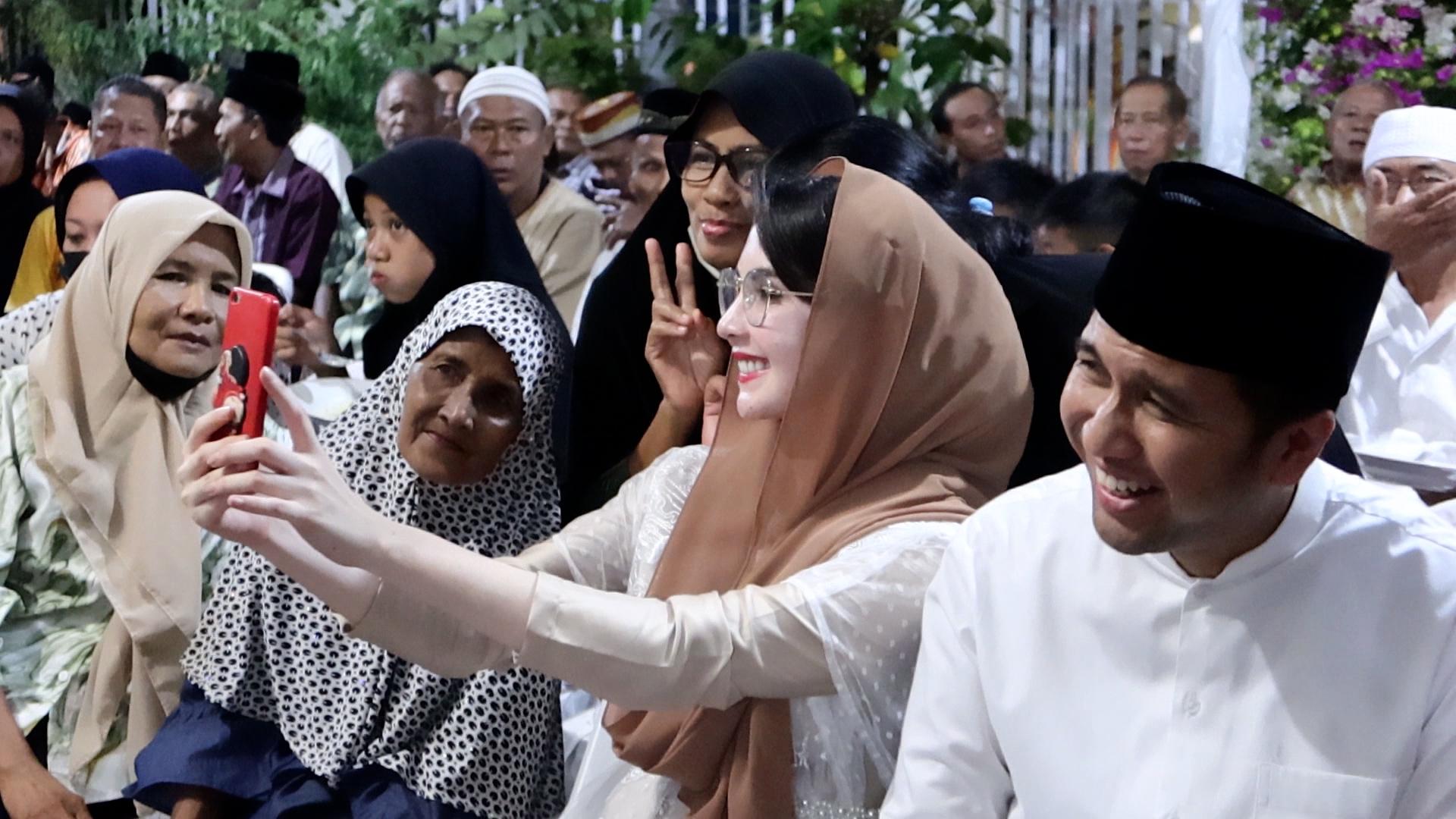 Mantan-Wakil-Gubernur-Jawa-Timur-Emil-Elestianto-Dardak-bersama-warga-Trenggalek.jpg