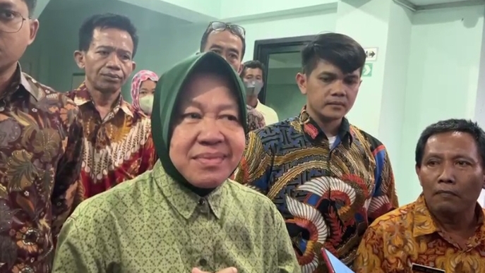 Mensos-tri-rismaharini-kunjungi-remaja-madiun-korban-pemerkosaan.jpg