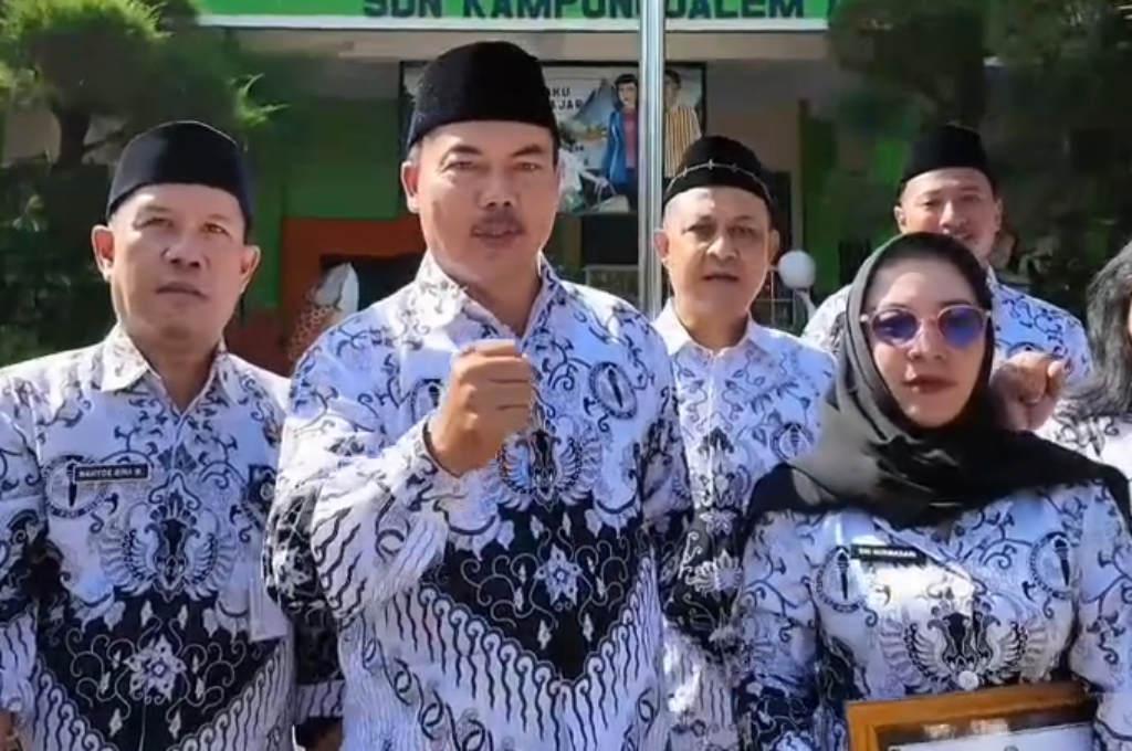 Muhadi-kepala-SDN-1-kampungdalem-tulungagung.jpg