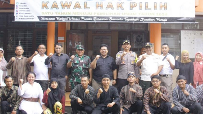PERESMIAN-posko-kawal-hak-pilih-di-bawaslu-kota-blitar.jpg