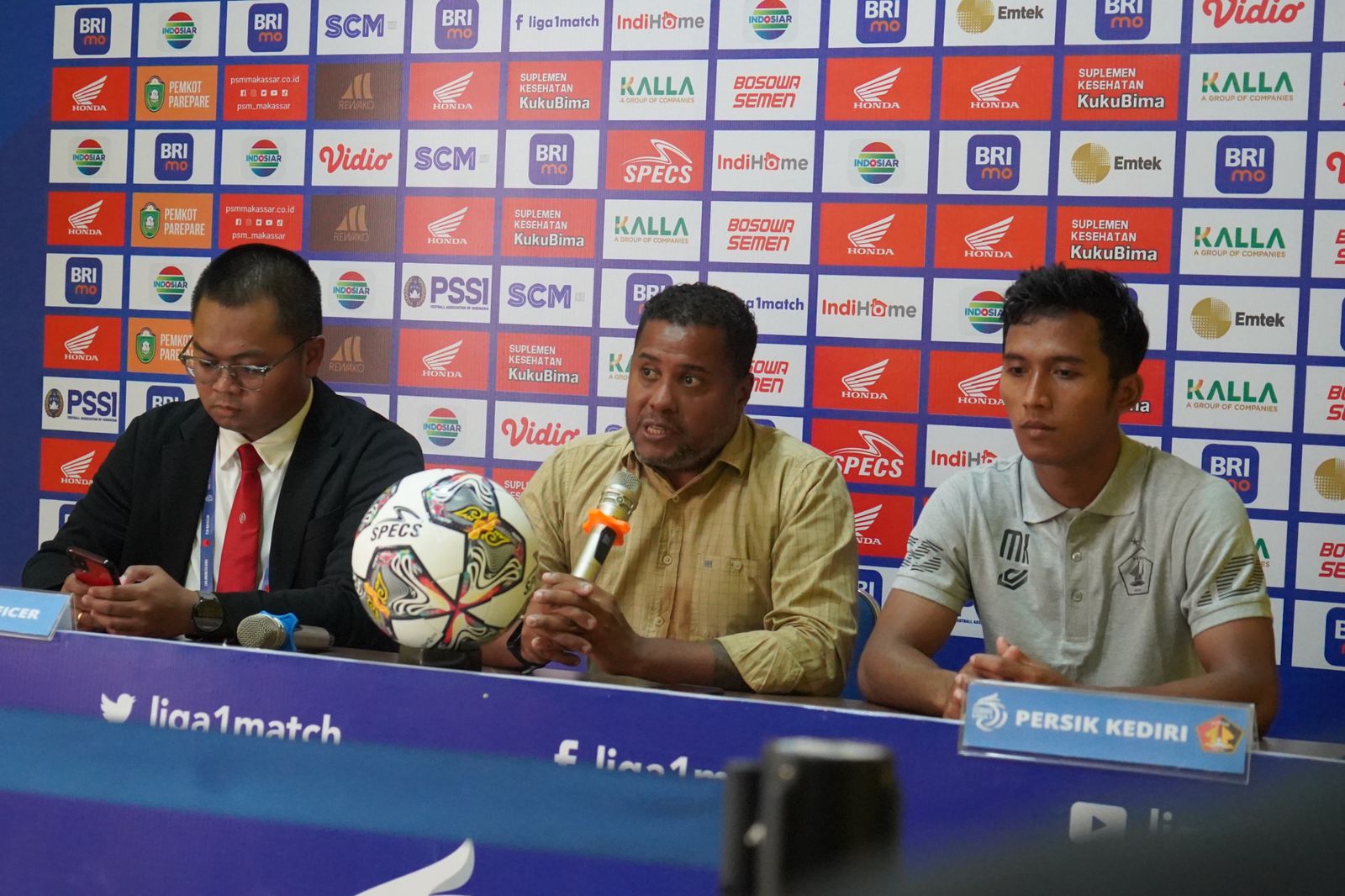Pelatih-kepala-Persik-Kediri-Divaldo-Alves.jpg