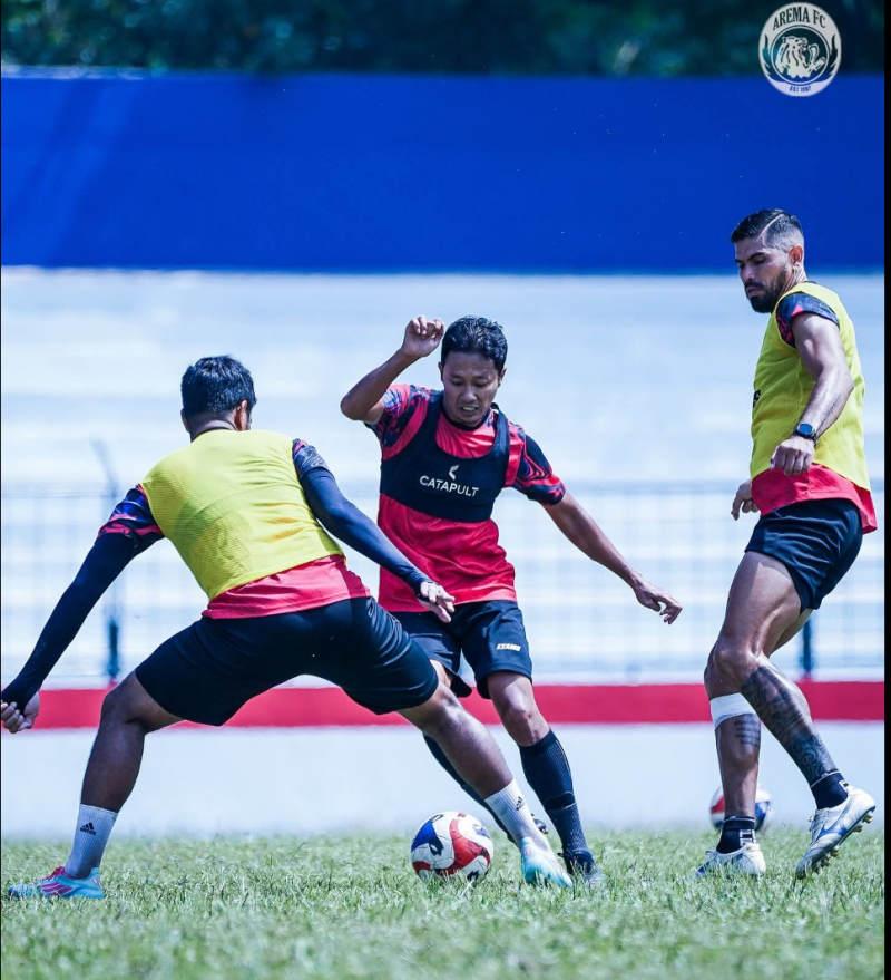 Pemain-Arema-dendi-LATIHAN.jpg